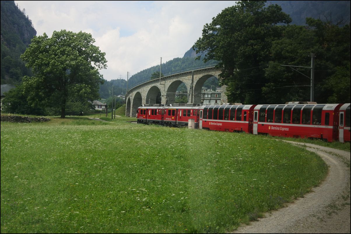 11）スイス・ベルニナ特急/世界遺産の鉄道＠ティラノ→ブルージオのループ橋