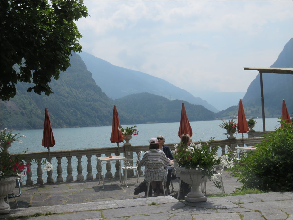 10）レストランLA PARLAでランチタイム＠スイス/ポスキアーボ湖畔