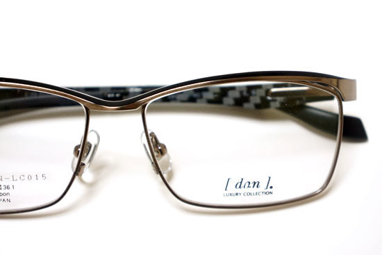 これがMade in Japanのカーボン眼鏡。dun(ドゥアン)新作入荷。 長井 
