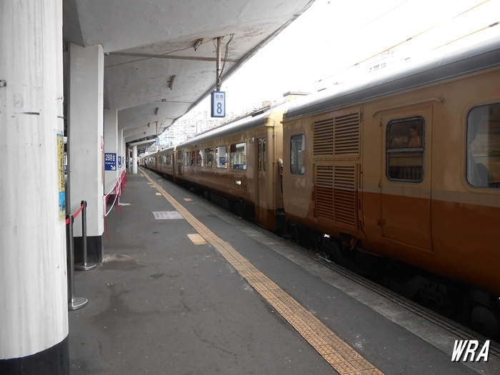 台鐵EMU100型在基隆站