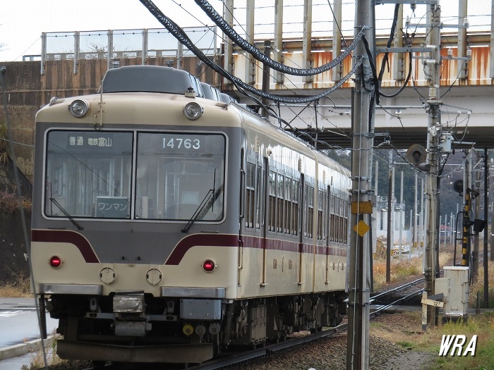 富山地方鉄道新黒部駅を出発する14760形