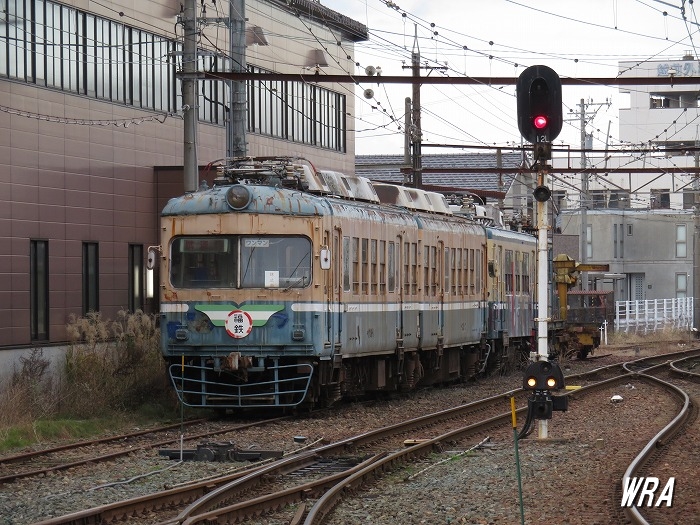 福井鉄道かつての主力200形と奥には元名古屋市地下鉄の600形
